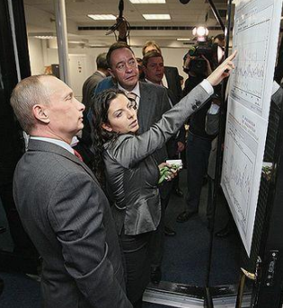 Russian President Vladimir Putin tours RT facilities. Image: DNI